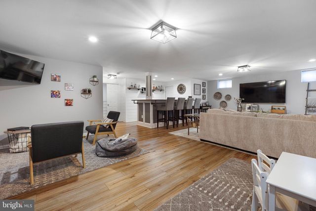9693 ROYAL CREST CIR, Frederick, MD 21704
