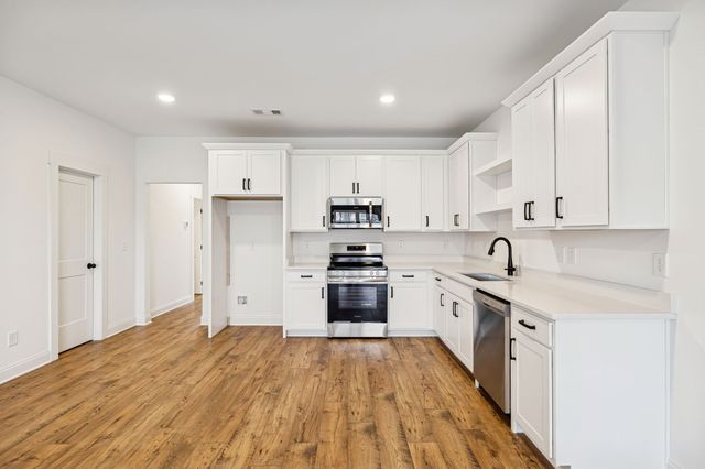 609 S Main St, Mount Pleasant, TN 38474