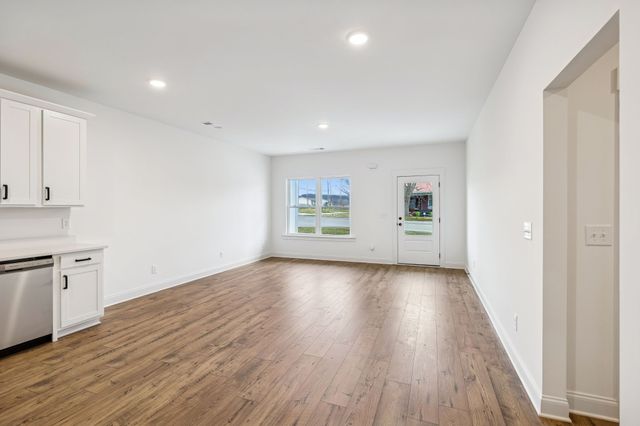 609 S Main St, Mount Pleasant, TN 38474