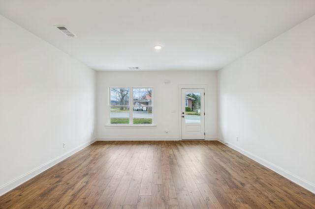 609 S Main St, Mount Pleasant, TN 38474