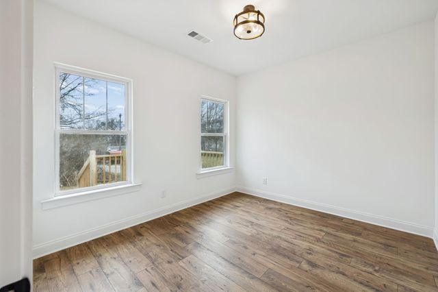 609 S Main St, Mount Pleasant, TN 38474