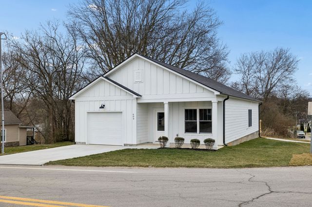 609 S Main St, Mount Pleasant, TN 38474