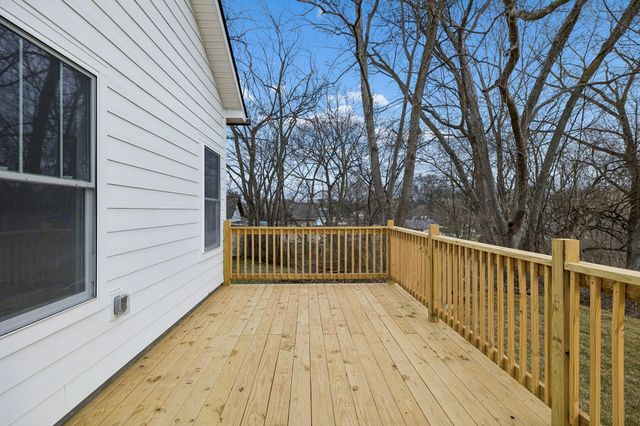 609 S Main St, Mount Pleasant, TN 38474