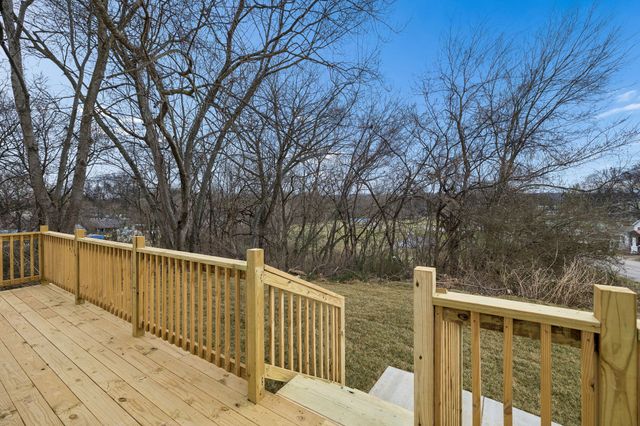 609 S Main St, Mount Pleasant, TN 38474