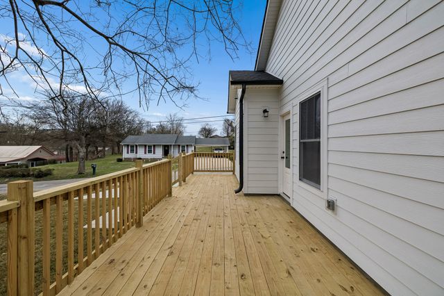 609 S Main St, Mount Pleasant, TN 38474