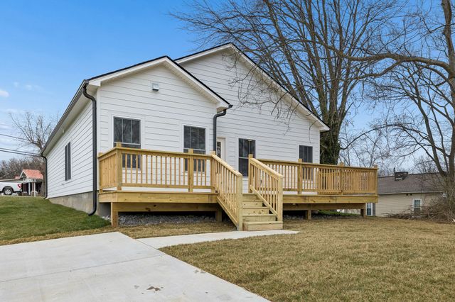 609 S Main St, Mount Pleasant, TN 38474