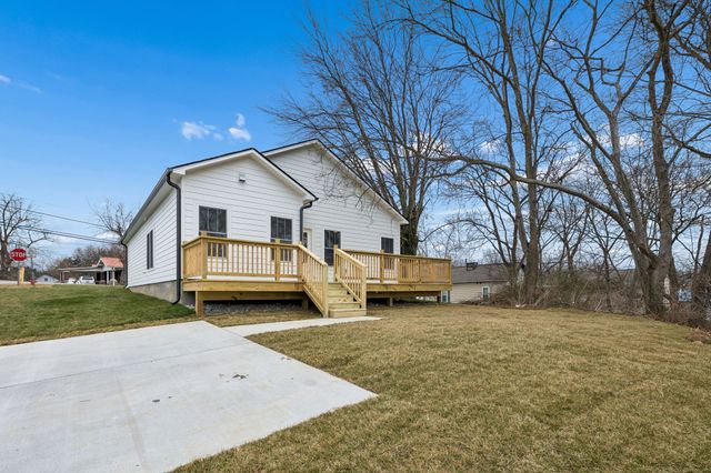 609 S Main St, Mount Pleasant, TN 38474