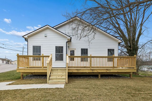 609 S Main St, Mount Pleasant, TN 38474