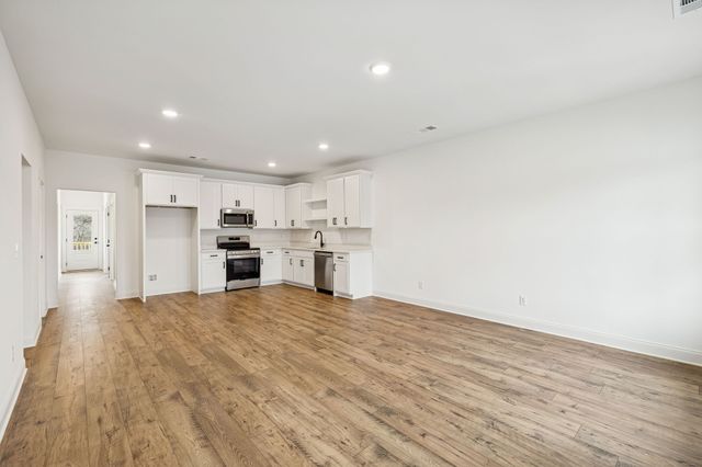 609 S Main St, Mount Pleasant, TN 38474