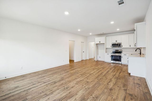 609 S Main St, Mount Pleasant, TN 38474