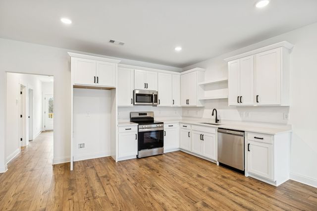 609 S Main St, Mount Pleasant, TN 38474