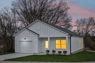 609 S Main St, Mount Pleasant, TN 38474