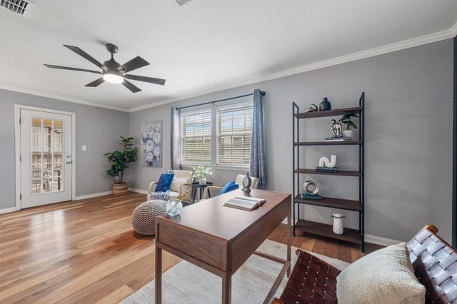 2001 E 8th ST, Austin, TX 78702