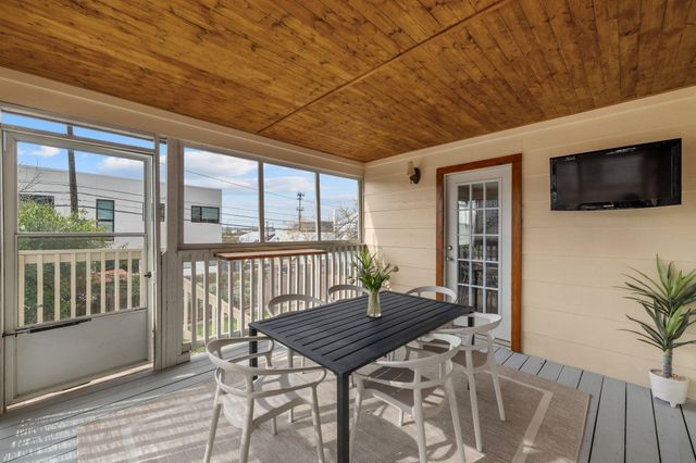 2001 E 8th ST, Austin, TX 78702