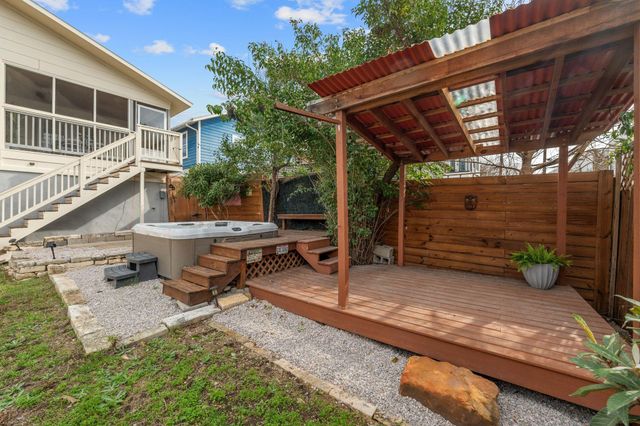 2001 E 8th ST, Austin, TX 78702
