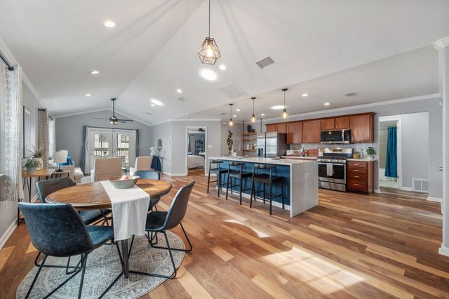 2001 E 8th ST, Austin, TX 78702