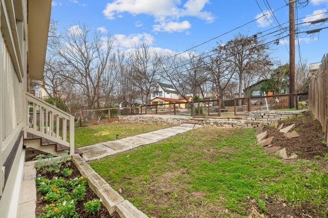 2001 E 8th ST, Austin, TX 78702