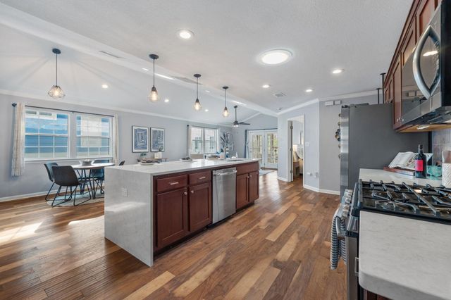 2001 E 8th ST, Austin, TX 78702