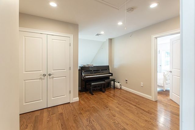 64 Evergreen Avenue 8, Bedford, MA 01730