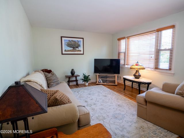 917 Mountain Avenue, Middlesex, NJ 08846