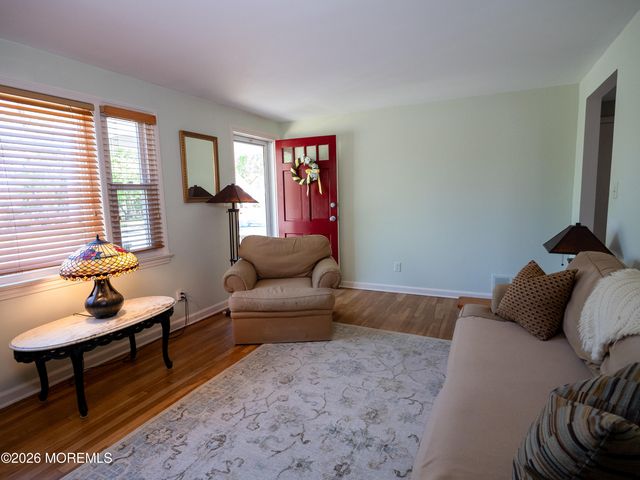 917 Mountain Avenue, Middlesex, NJ 08846