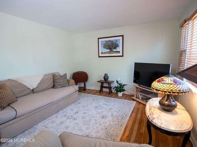 917 Mountain Avenue, Middlesex, NJ 08846