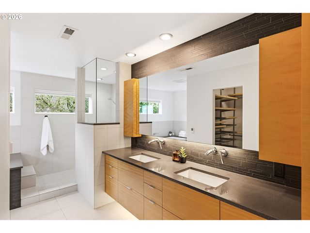 302 Nw ALBEMARLE Ter, Portland, OR 97210