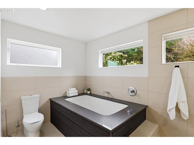 302 Nw ALBEMARLE Ter, Portland, OR 97210