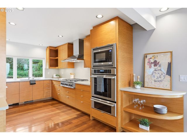 302 Nw ALBEMARLE Ter, Portland, OR 97210