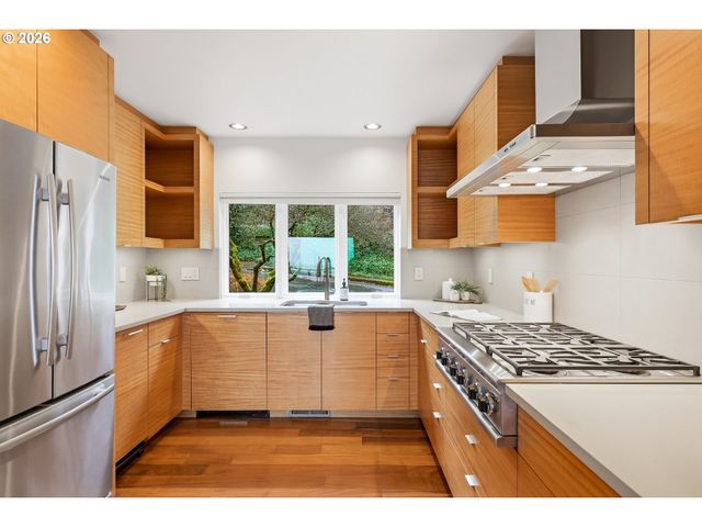 302 Nw ALBEMARLE Ter, Portland, OR 97210