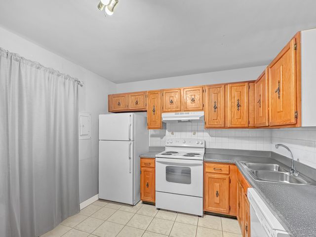 191 N Waters Edge Drive 101, Glendale Heights, IL 60139