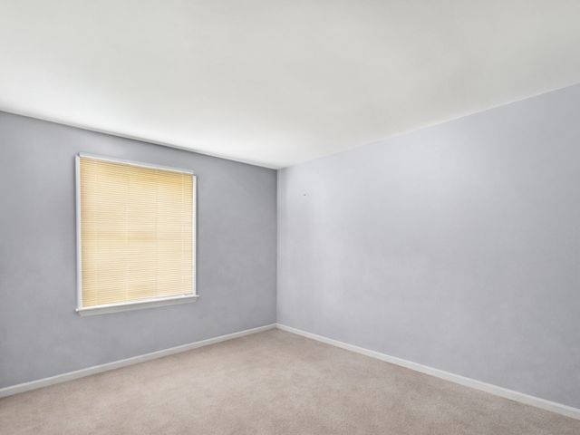 191 N Waters Edge Drive 101, Glendale Heights, IL 60139