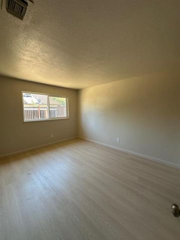 9314 Cherbourg Way, Stockton, CA 95210