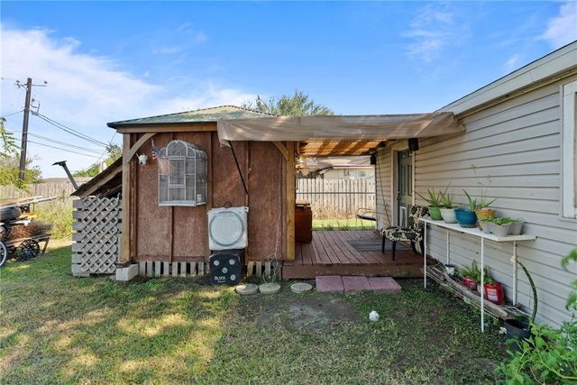 2562 1st St, Ingleside, TX 78362