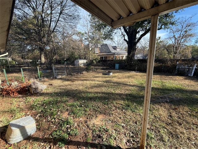 693 SE 25th Street, Paris, TX 75460