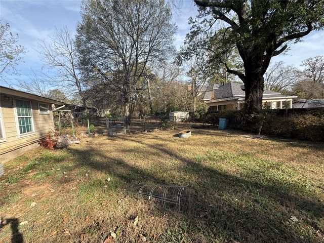 693 SE 25th Street, Paris, TX 75460