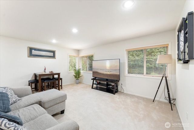 7041 Eagle Lake Drive SE, Snoqualmie, WA 98065