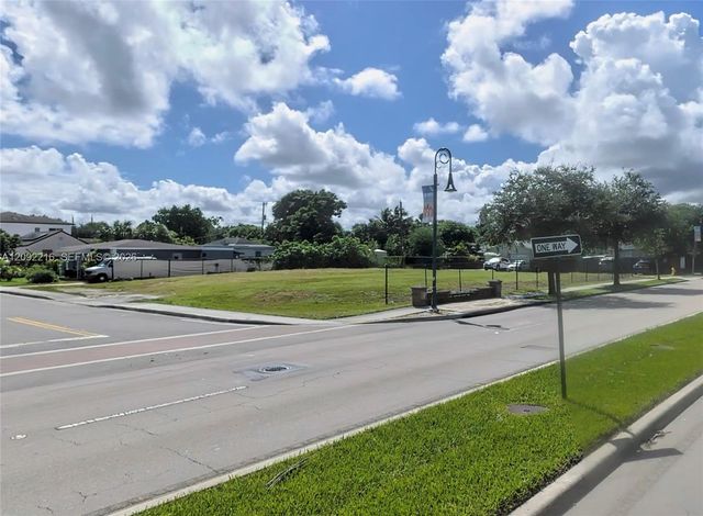 923 N E Street, Lake Worth, FL 33460