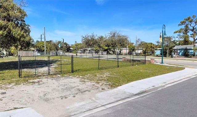 923 N E Street, Lake Worth, FL 33460