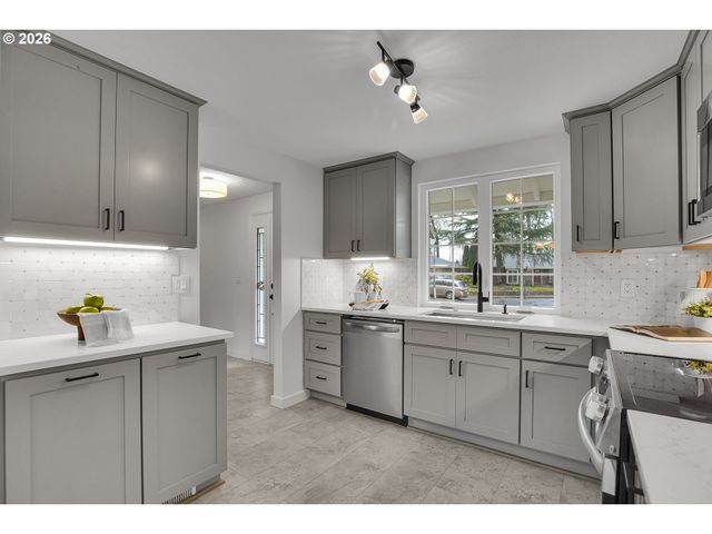 20332 Sw ROCK Ct, Beaverton, OR 97003