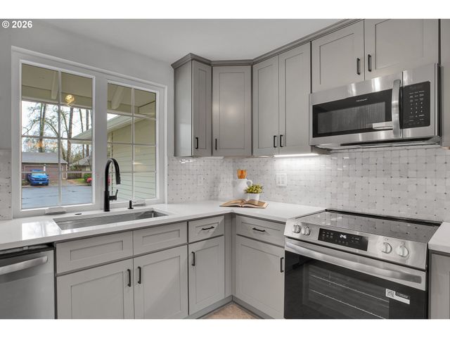 20332 Sw ROCK Ct, Beaverton, OR 97003