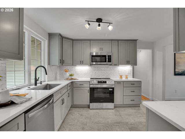 20332 Sw ROCK Ct, Beaverton, OR 97003