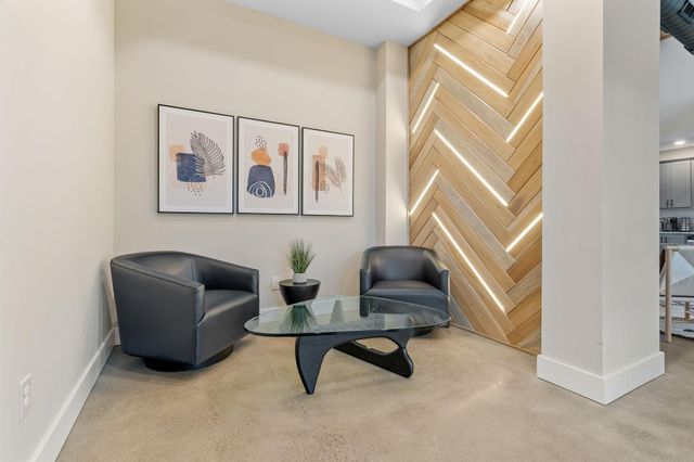 1120 Dundalk Trail, Woodbury, MN 55129