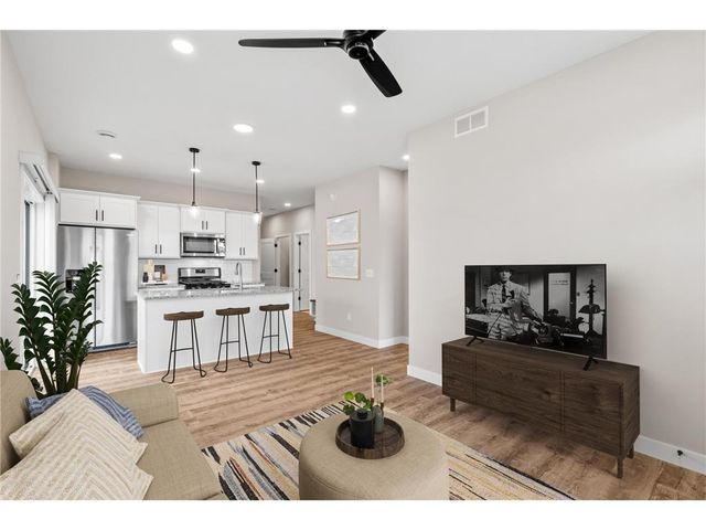 1120 Dundalk Trail, Woodbury, MN 55129