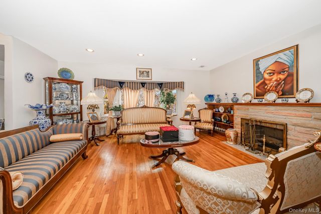 824 Lawrence Court, West Hempstead, NY 11552