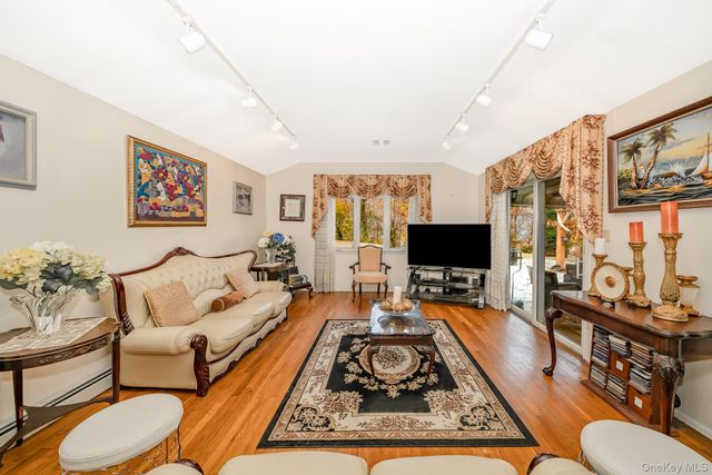 824 Lawrence Court, West Hempstead, NY 11552