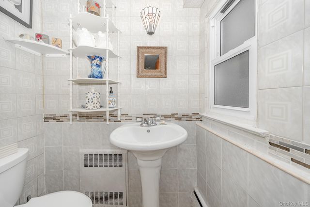 824 Lawrence Court, West Hempstead, NY 11552