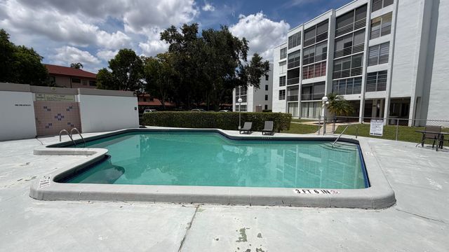 6901 Cypress Road C14, Plantation, FL 33317