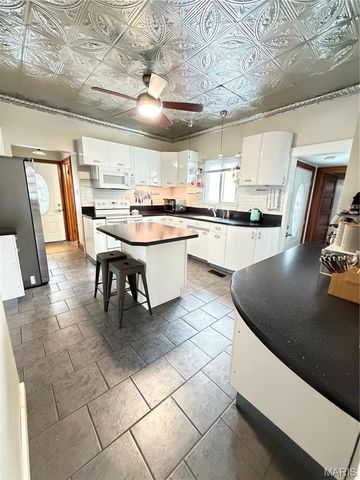 221 E Main Street, Greenville, IL 62246