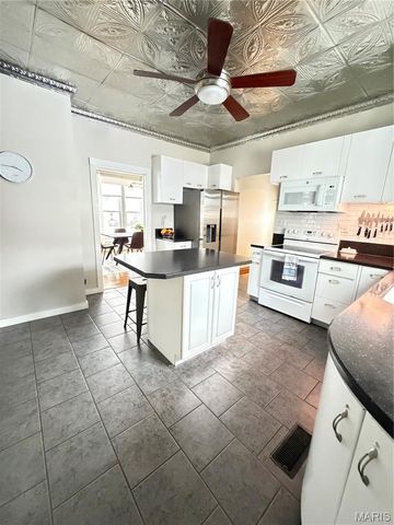 221 E Main Street, Greenville, IL 62246